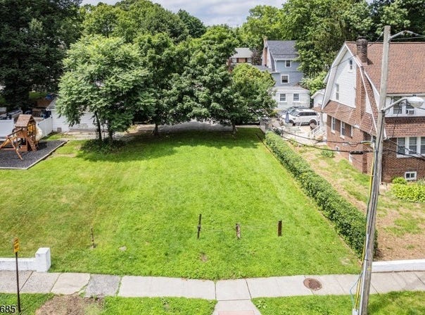 73 Fulton St, East Orange City, NJ 07017-2124