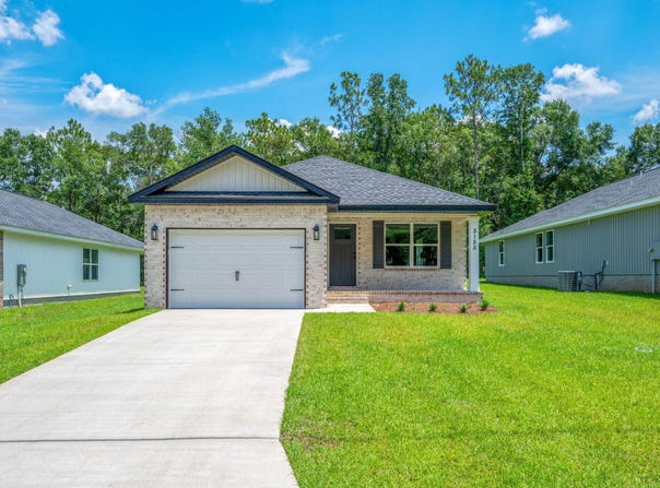 5155 Lake Drive, Crestview, FL 32539