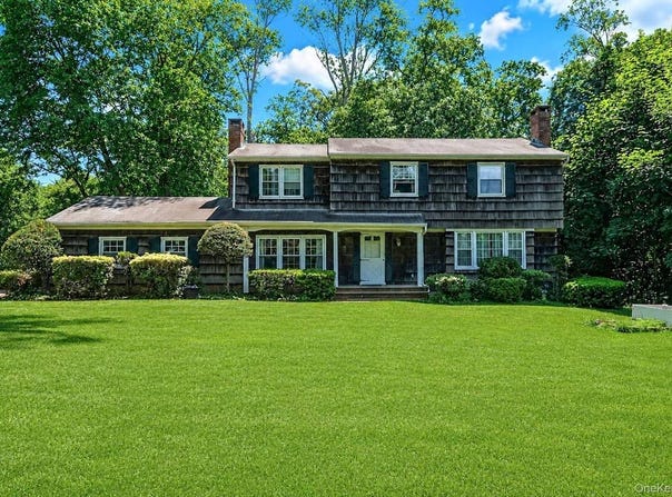 23 Whitney Gate, Smithtown, NY 11787