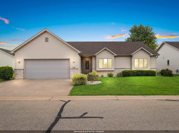 52 PENBROOK Circle, APPLETON, WI 54911-6857