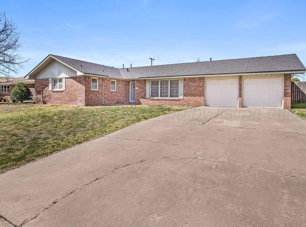 2115 N Chestnut Dr, Pampa, TX 79065