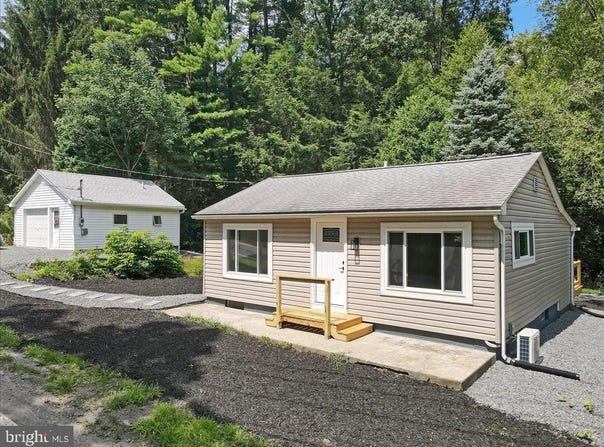 1126 PACKERTON DAM DRIVE, LEHIGHTON, PA 18235
