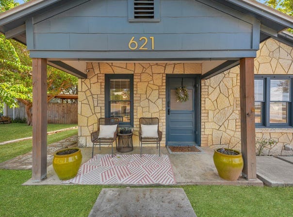 621 S Washington St, Fredericksburg, TX 78624