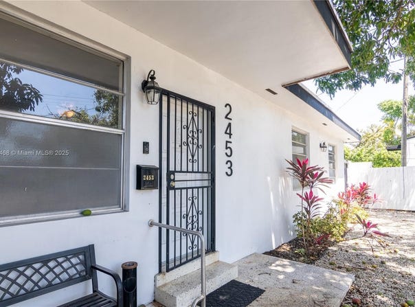 2453 SW 17th St, Miami, FL 33145