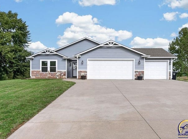 9808 SW Deer Trail ST, Topeka, KS 66610
