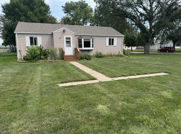 10 Mellette Ave NW, Huron, SD 57350