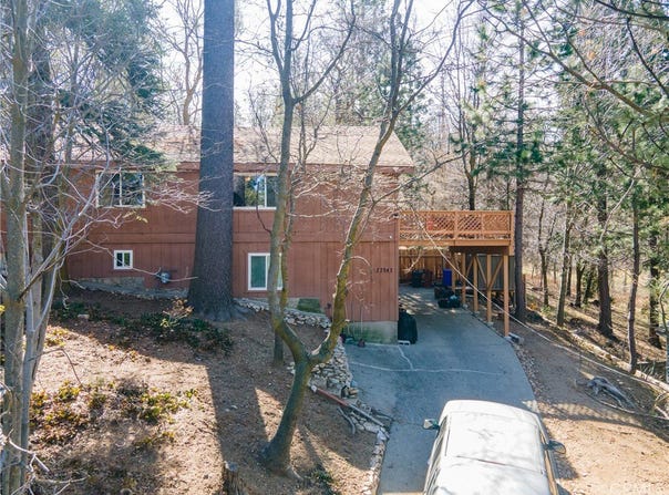 22945 Redwood Way, Crestline, CA 92325