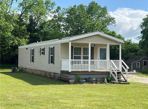94 W Coronado Cove, Mound City, KS 66056