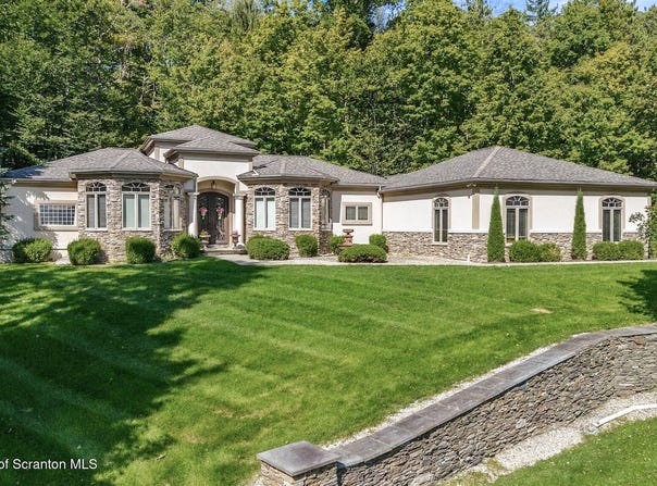 1004 Oakford Woods, Waverly, PA 18471