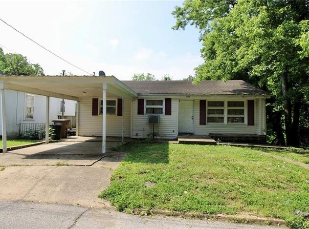 1402 Spring Street, Poplar Bluff, MO 63901