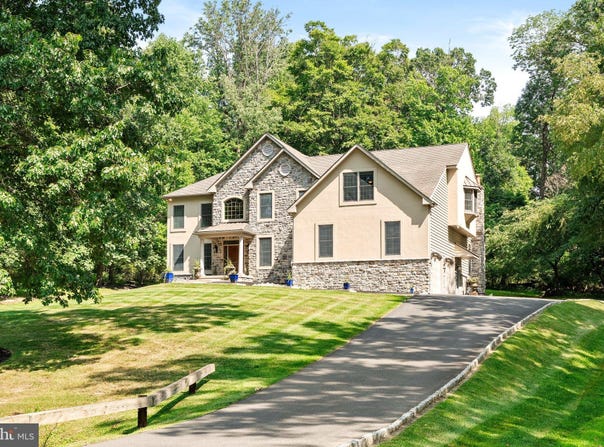 12 MOUNTAIN VIEW Court, EWING, NJ 08628