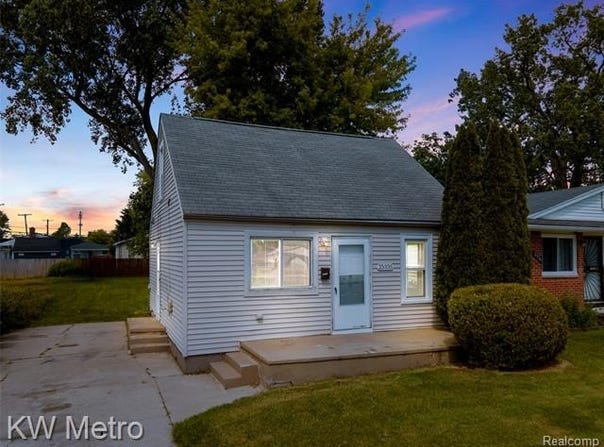 25335 Pinehurst Street, Roseville, MI 48066