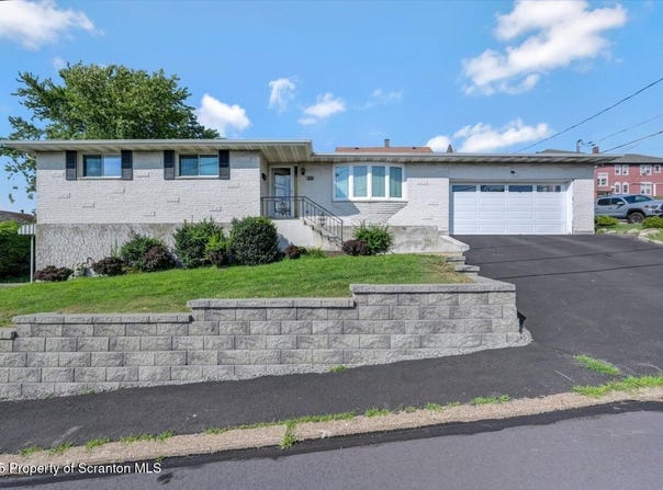 625 Cotter Street, Moosic, PA 18507