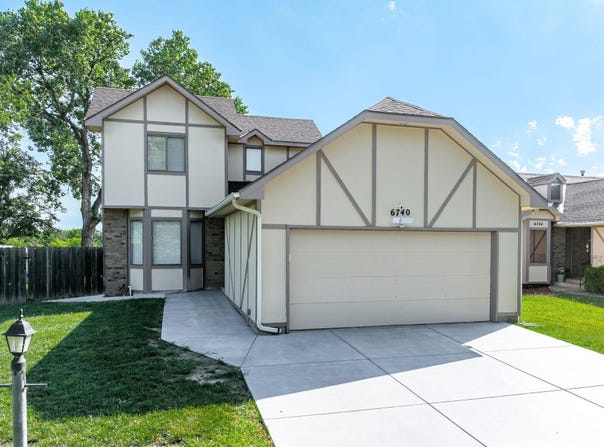 6740 E Pepperwood St, Wichita, KS 67226
