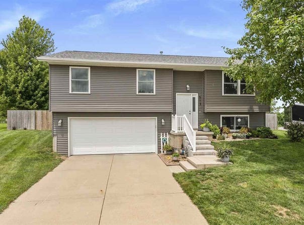 513 N Nemora Ave, Oxford, IA 52322