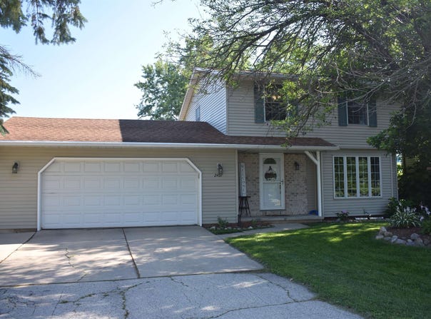 2407 BLUESTONE Place, GREEN BAY, WI 54311