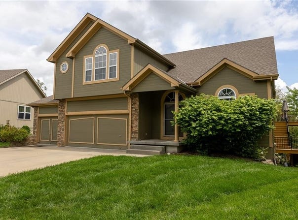 8755 N Chatham Avenue, Kansas City, MO 64154