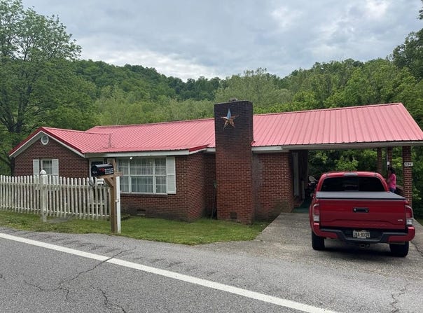 934 Wolf Creek, Pilgrim, KY 41250