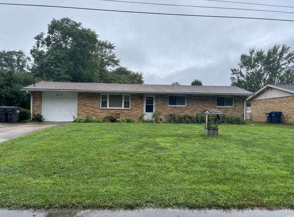 2213 S Woodbridge Drive, Yorktown, IN 47396