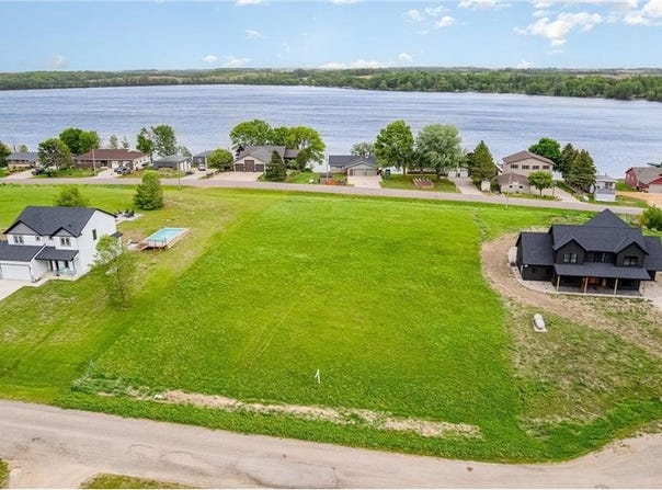 19329 Lake Volney Circle, Le Center, MN 56057