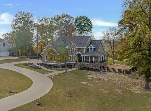 281 County Road 1026, Valley Head, AL 35989