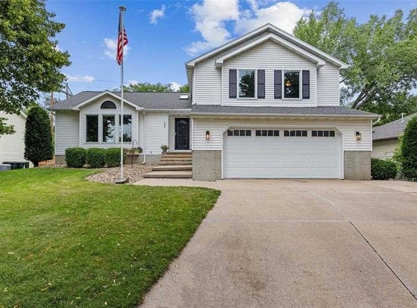 4000 Richland Dr NW, CedarRapids, IA 52405