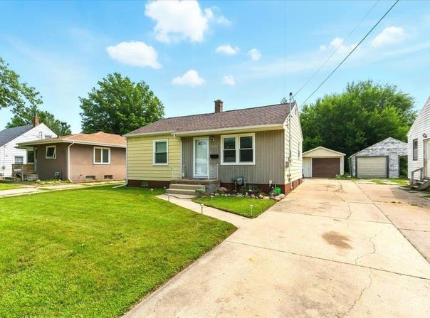 1823 W 6th Street, Waterloo, IA 50702