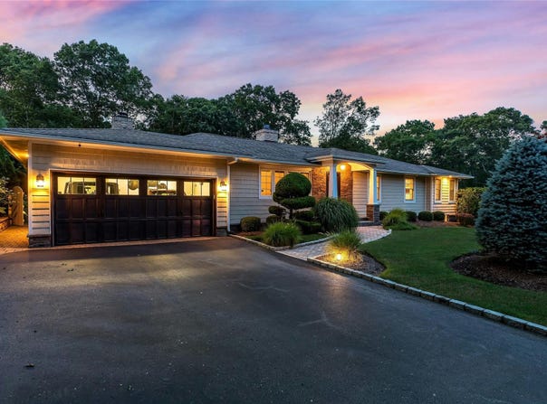 32 Rolling Hill Road, Hampton Bays, NY 11946