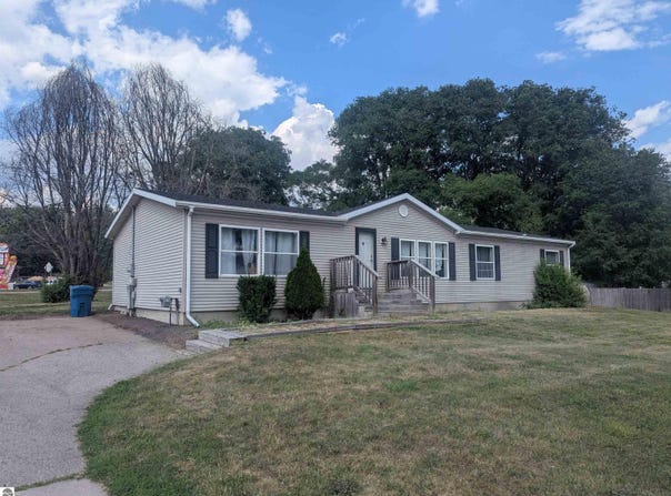 209 W North Street, Standish, MI 48658