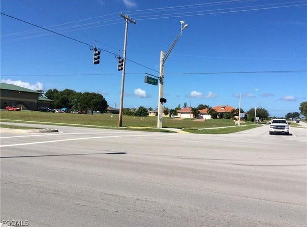 3706 Chiquita Boulevard S, Cape Coral, FL 33914