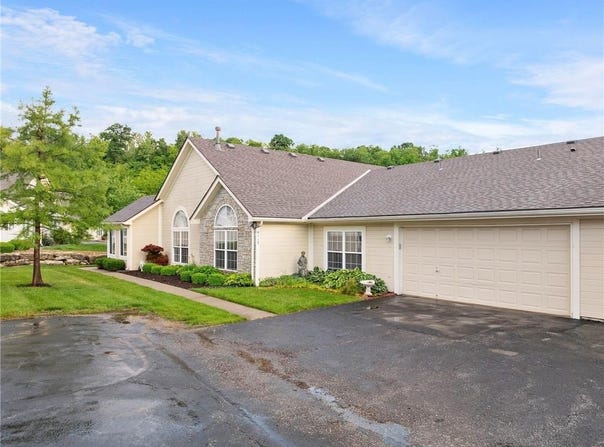 6113 NE Kensington Drive, Lee's Summit, MO 64064