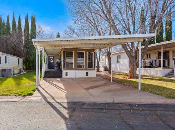 180 N 1100 E, Washington, UT 84780