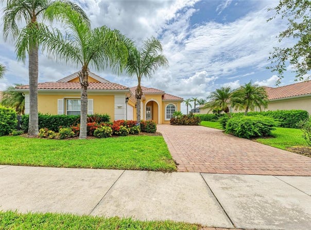5827 BENEVENTO DRIVE, SARASOTA, FL 34238