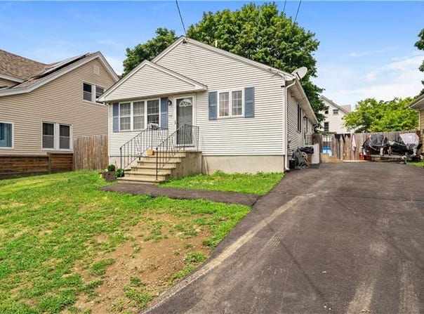 133 Oakdale Avenue, Pawtucket, RI 02860