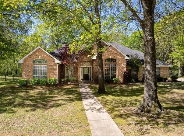 231 Oak Hill Drive, Powderly, TX 75473