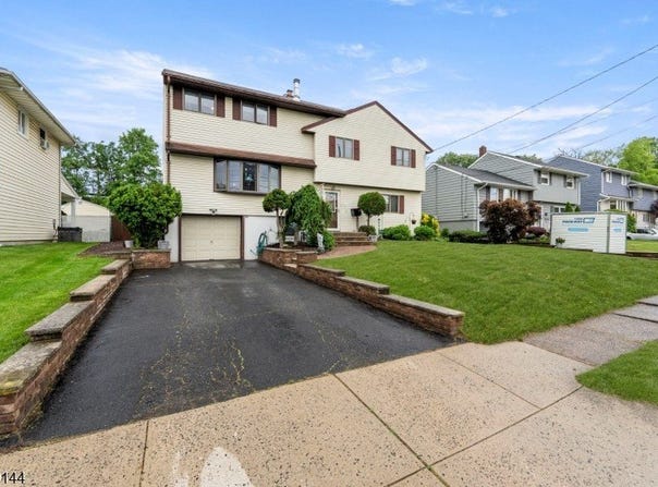 137 Huemmer Ter, Clifton City, NJ 07013-3300