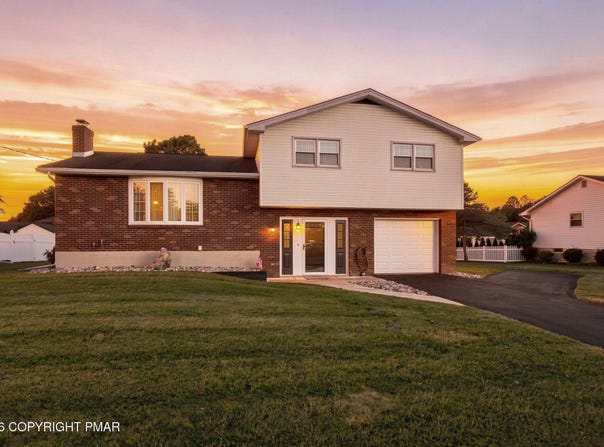 1543 Stoke Park Road, Bethlehem, PA 18017