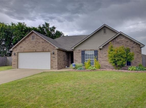 1102 E 146th Place S, Glenpool, OK 74033