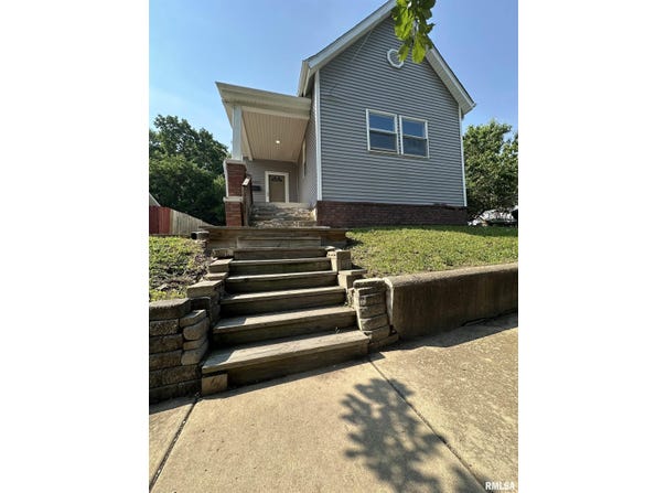 1213 NE GLENDALE Avenue, Peoria, IL 61603