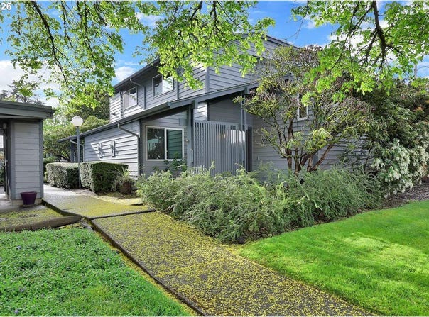 2700 HARLOW Rd, Eugene, OR 97401
