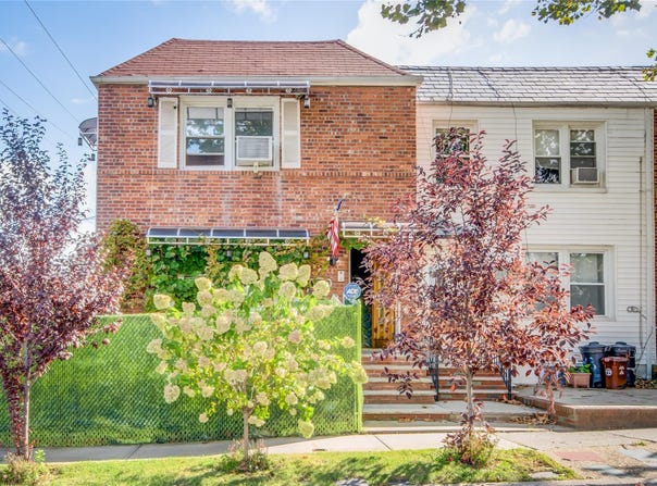 82-01 251 Street E, Bellerose, NY 11364