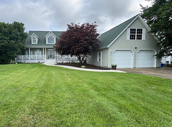 12 Persimmon Lane, Loogootee, IN 47553