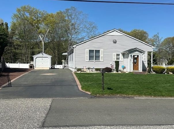 28 Cleary Road, Lake Ronkonkoma, NY 11779