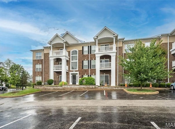 13101 Mill Crossing Court, Creve Coeur, MO 63141