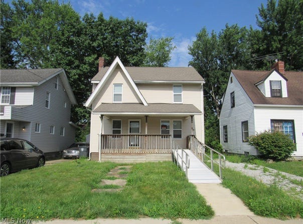 700 Glendora Avenue, Akron, OH 44320