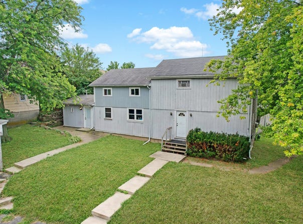 906 E Illinois Street, Lemont, IL 60439