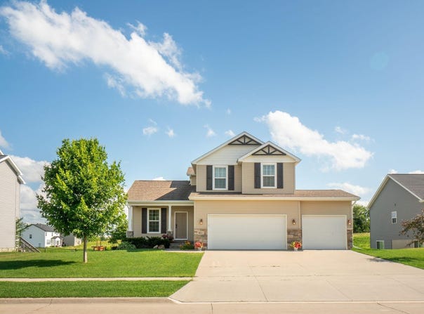 3015 Timber Cove Drive, Cedar Falls, IA 50613