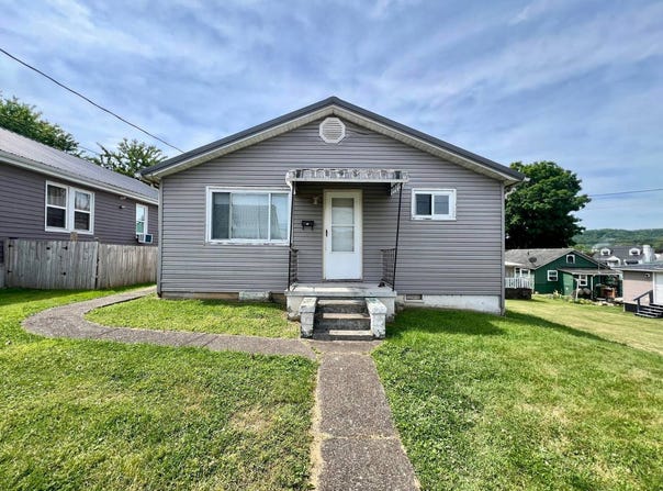 708 7th Street, Nitro, WV 25143