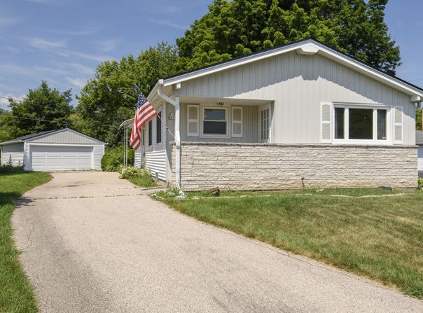 W183n8591 Lawrence Ct, Menomonee Falls, WI 53051