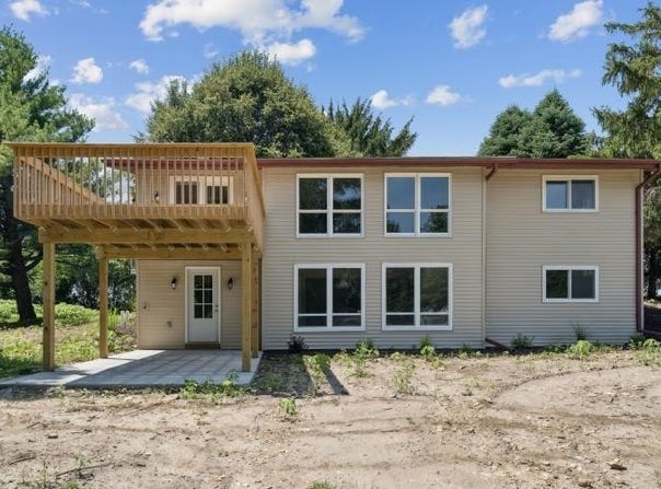 113 Island View Drive, Waverly, IA 50677